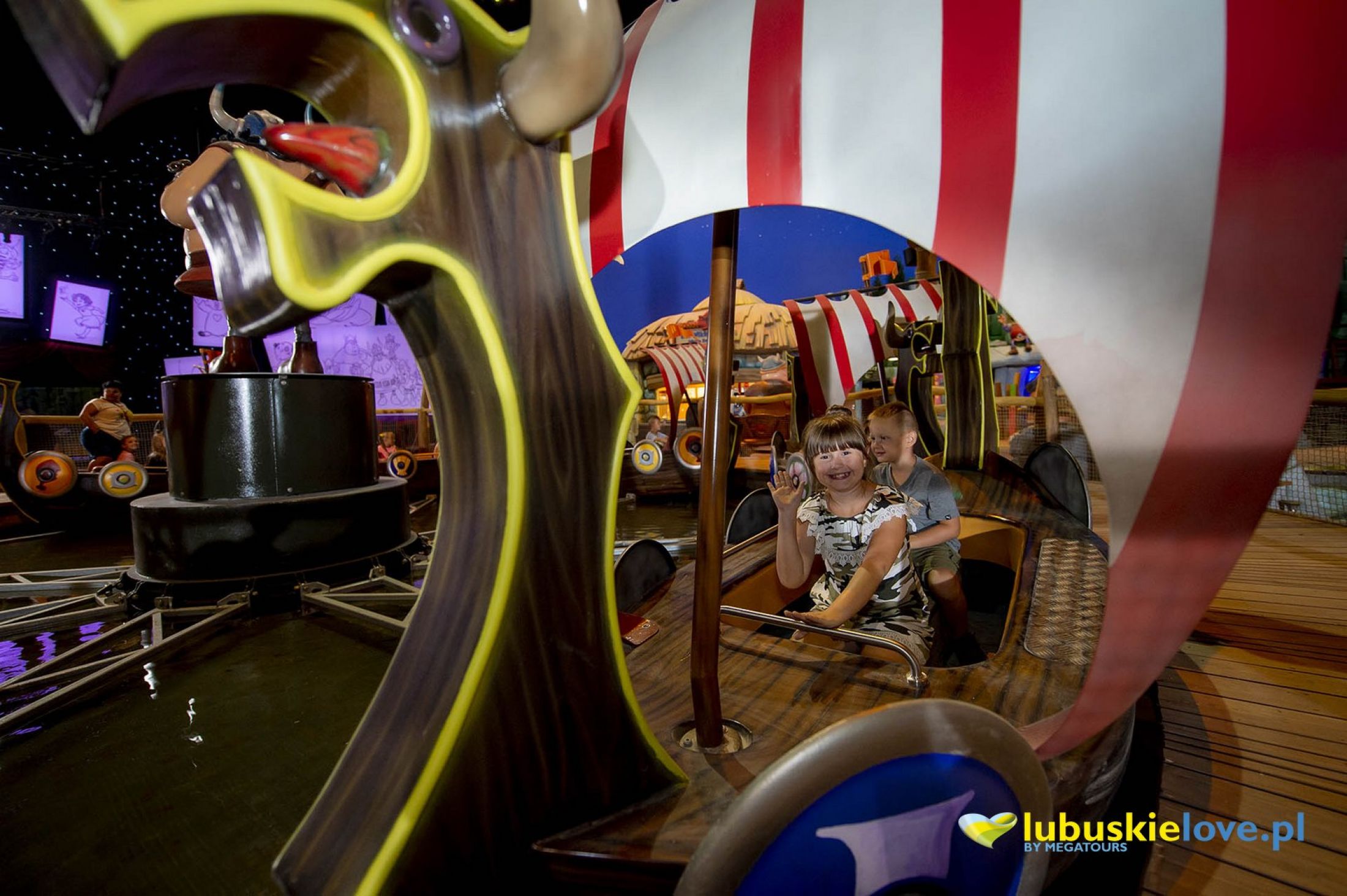 ZABAWA W MAJALANDZIE